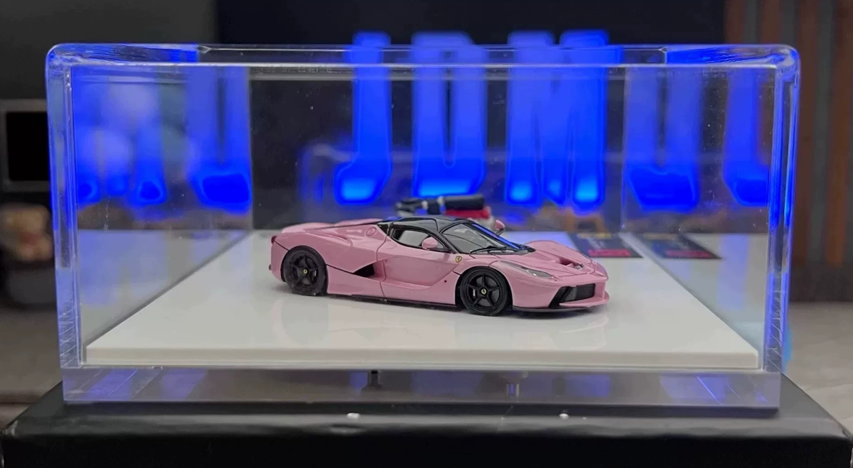 DMH 1/64 Ferrari LaFerrari Deluxe Pink Edition