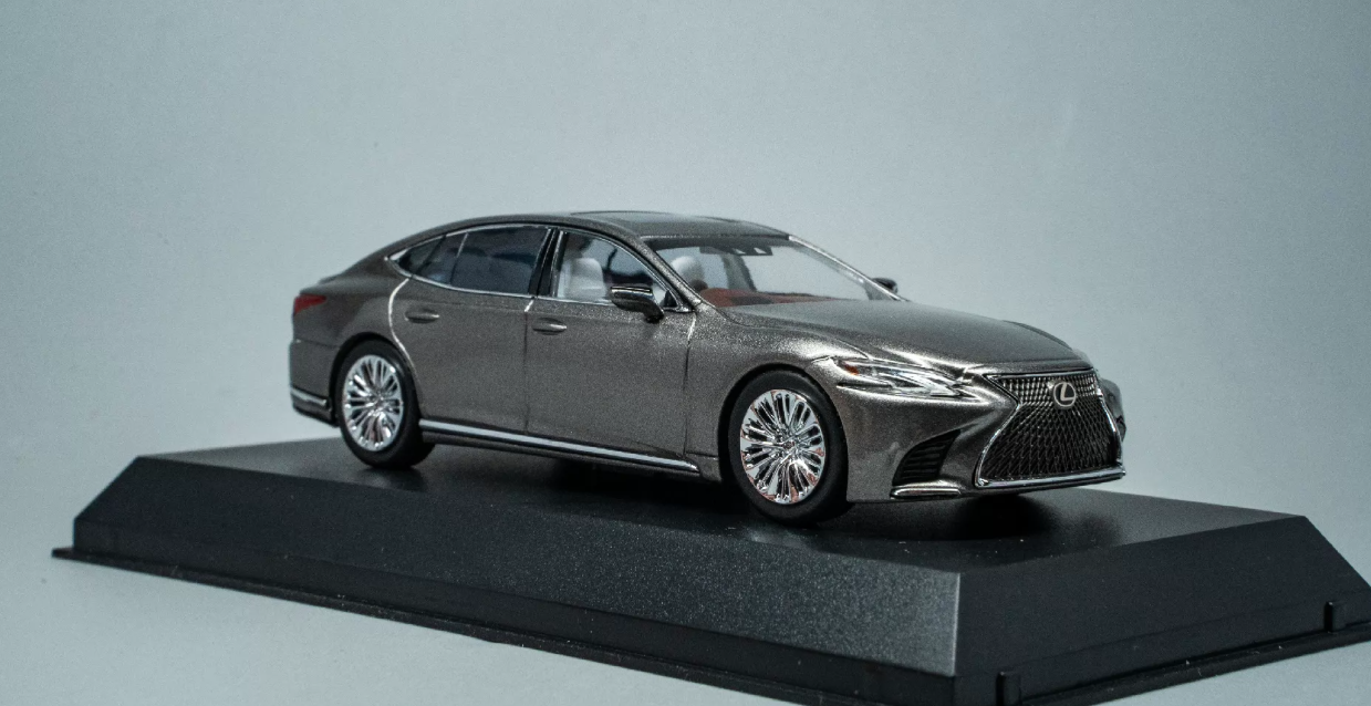 Kyosho 1/43 Lexus LS500 Metallic Grey w/ White Interior