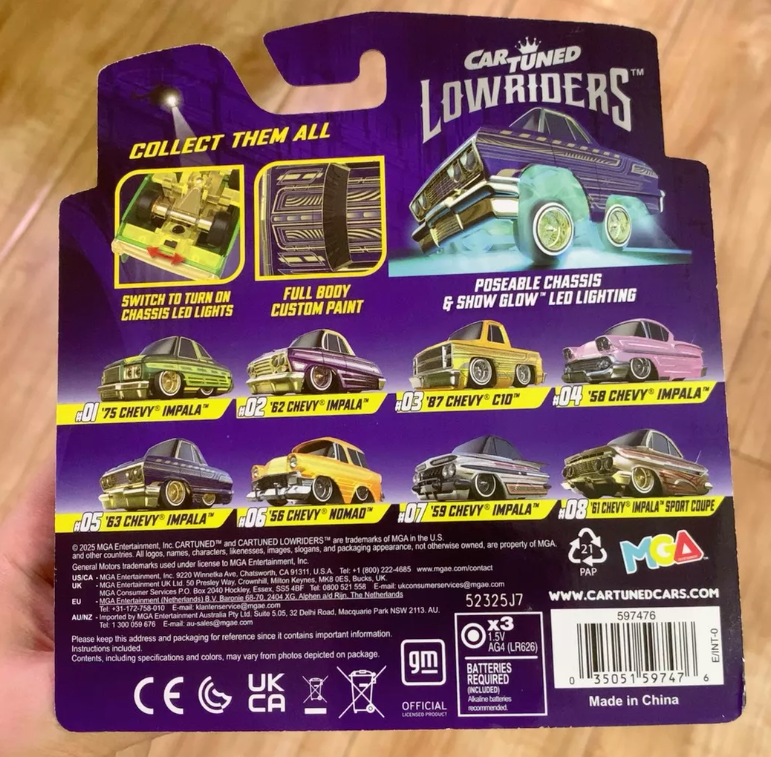 Cartuned Lowriders '63 Chevy Impala Poseable LED Diecast Car