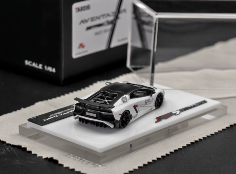 TARDIS 1/64 Lamborghini Aventador LP750-4SV Semi Matt White Resin Model