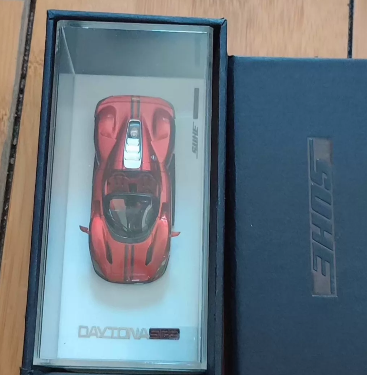 SUHE 1:64 Ferrari Daytona SP3 Candy Red Resin Model