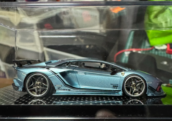 Rotating Wheel x Rowen Lamborghini Aventador S Ice Blue 1:64