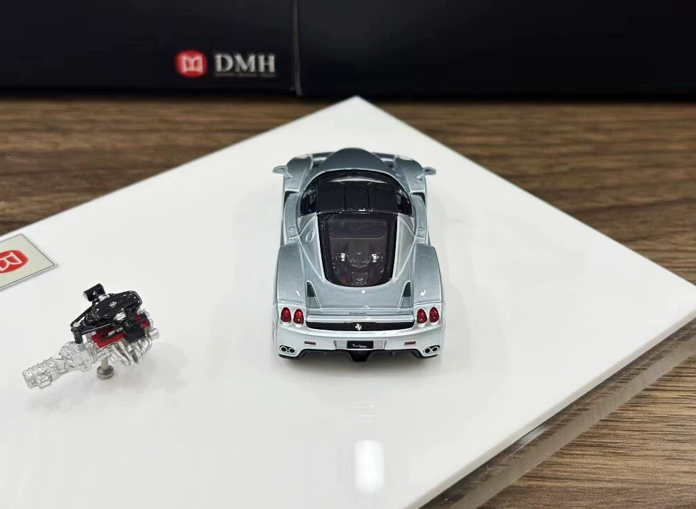 DMH 1/64 Ferrari Enzo Gift Set Silver Blue Carbon Roof Limited 50