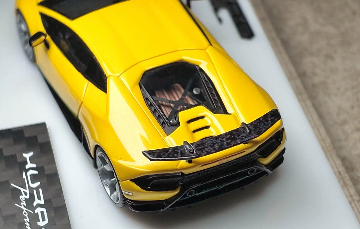 Tardis 1/64 Lamborghini Huracan Performante Yellow Black Trim