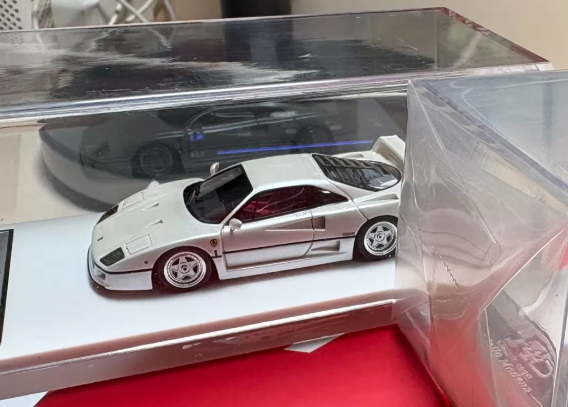 1/64 DMH Ferrari F40 First Edition Pearl White Diecast Model
