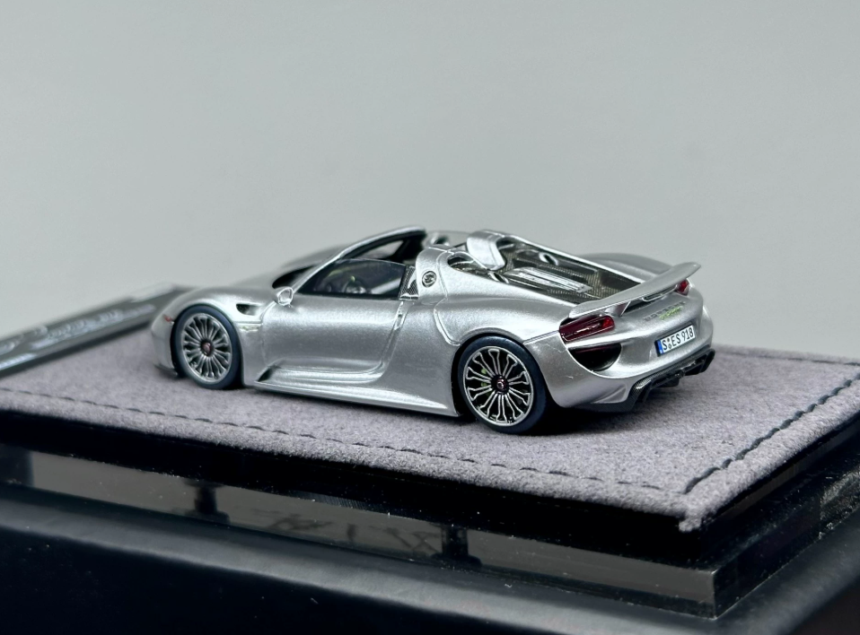 Halo Model 1/64 Porsche 918 Spyder Metallic Silver with Removable Roof