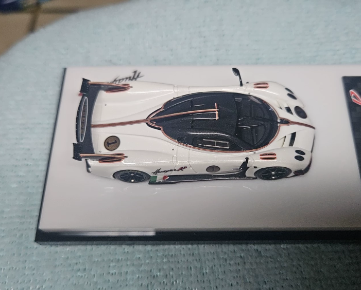 DMY 1/64 Pagani Huayra R White Copper Livery