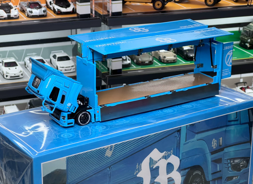 GCD 1/64 Liberty Walk Mitsubishi Fuso Taketomi Transport Blue