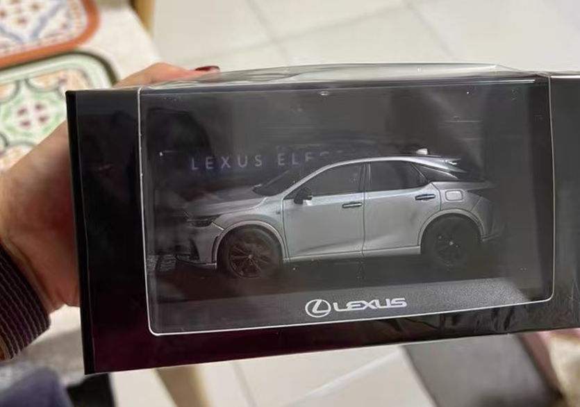 Kyosho 1/43 Lexus RX500h Silver