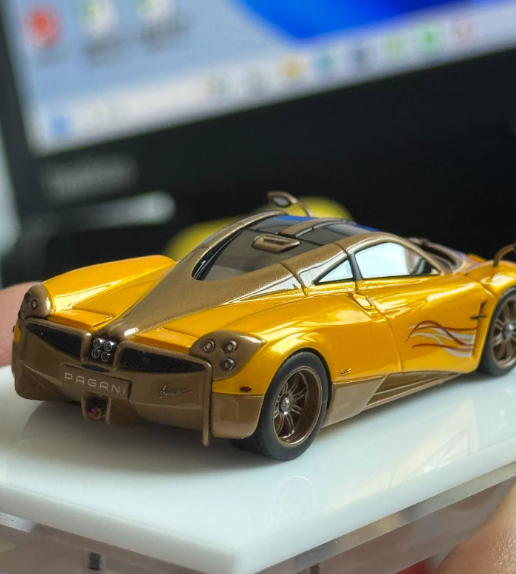 WAM 1/64 Pagani Huayra Coupe Gold Brown Carbon Limited 99