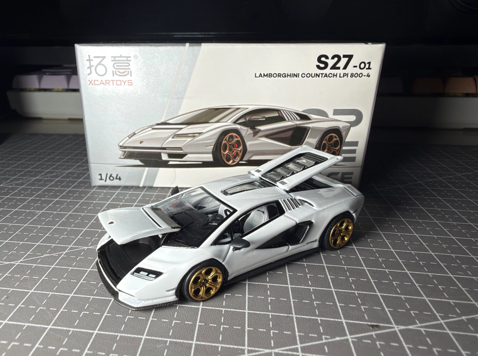 POP RACE 1/64 Lamborghini Countach LPI 800-4 White S27-01
