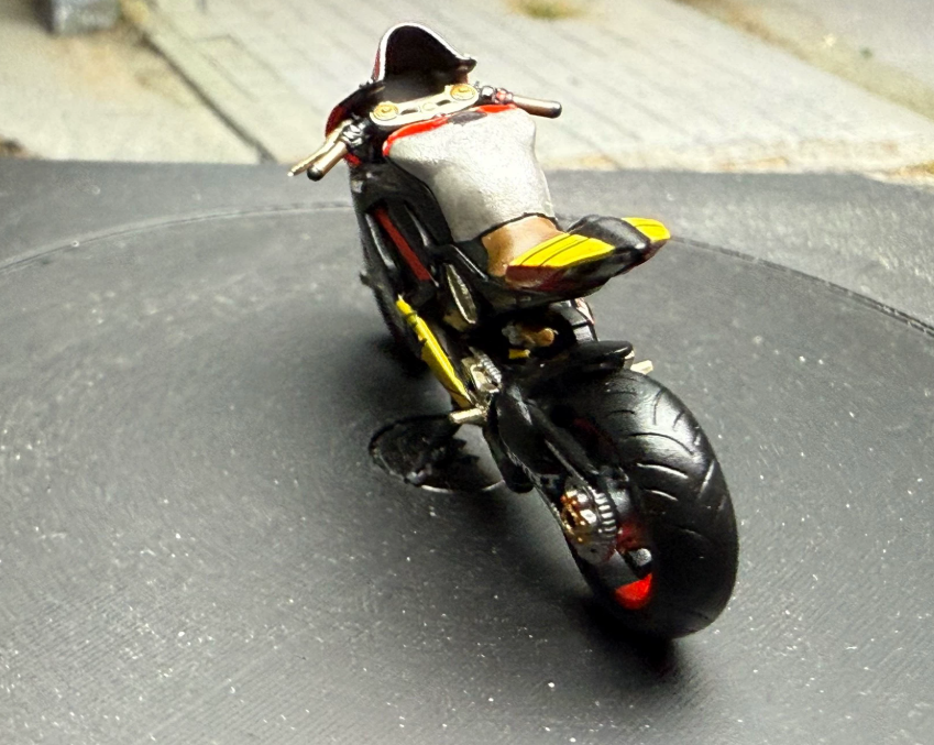 Akara 1/64 Ducati Panigale LB Mad Bull Bankpaint Limited Edition