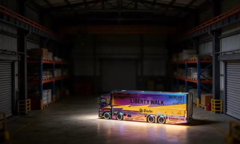 GCD 1/64 Mitsubishi Fuso LBWK Chameleon Container Truck HEC Exclusive