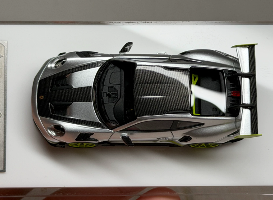 Fuelme 1/64 Porsche 911 992 GT3 RS GT Silver Acid Green