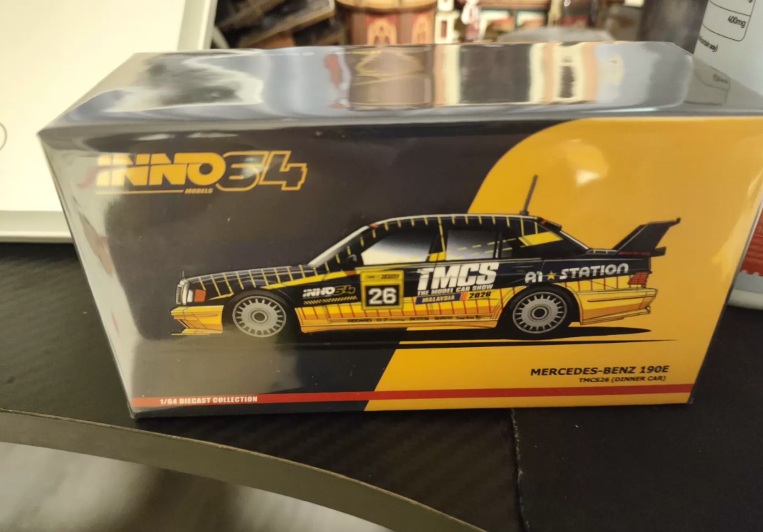 INNO 1:64 Mercedes-Benz 190E TMCS26 Dinner Car Limited Edition Model