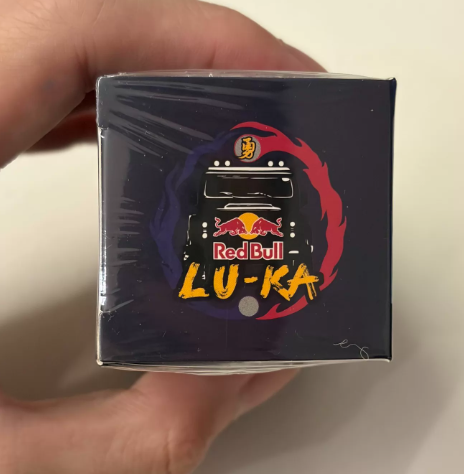 MINI GT 110 Land Rover Defender 110 Red Bull LUKA 1/64