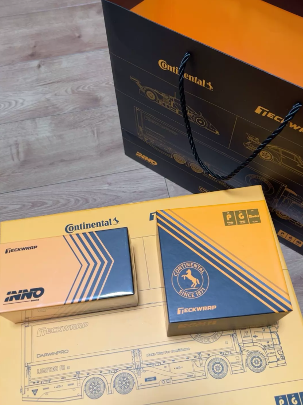 INNO PGM GCD 1:64 Hino Truck & 3 Cars Continental HEC Dinner Exclusive Set
