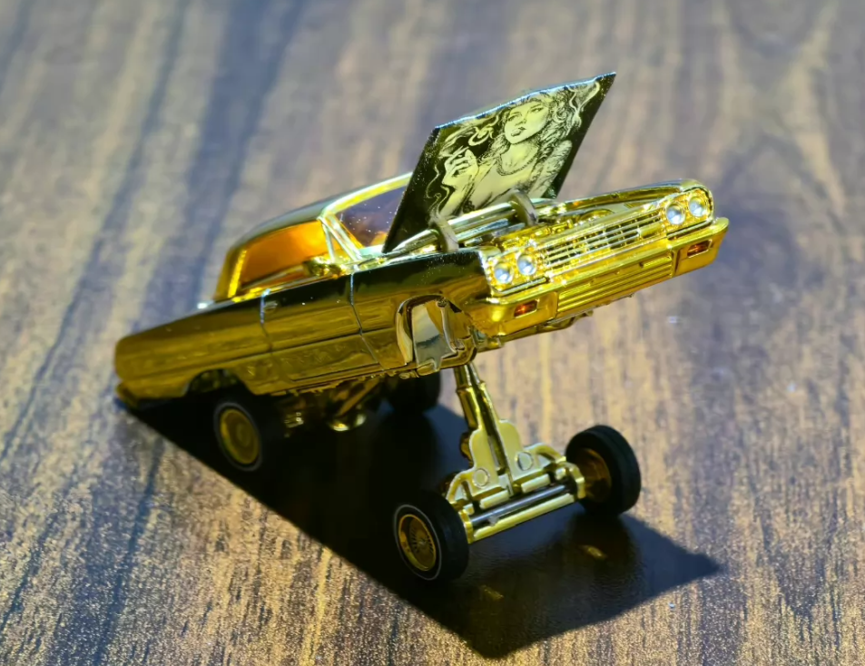 FineWorks 1/64 Chevy Impala Lowrider Gold Plated Poseable Model