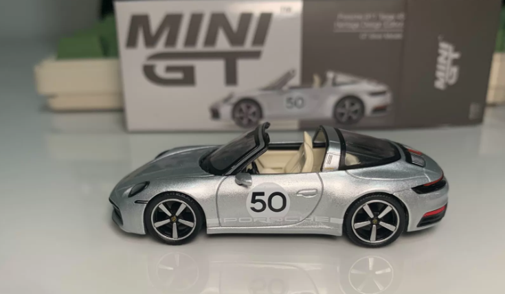 MINI GT 507 Porsche 911 Targa 4S Heritage Silver