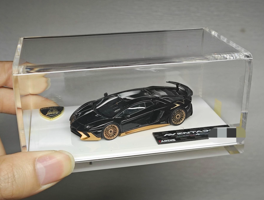 Tardis 1/64 Lamborghini Aventador SV Black Gold