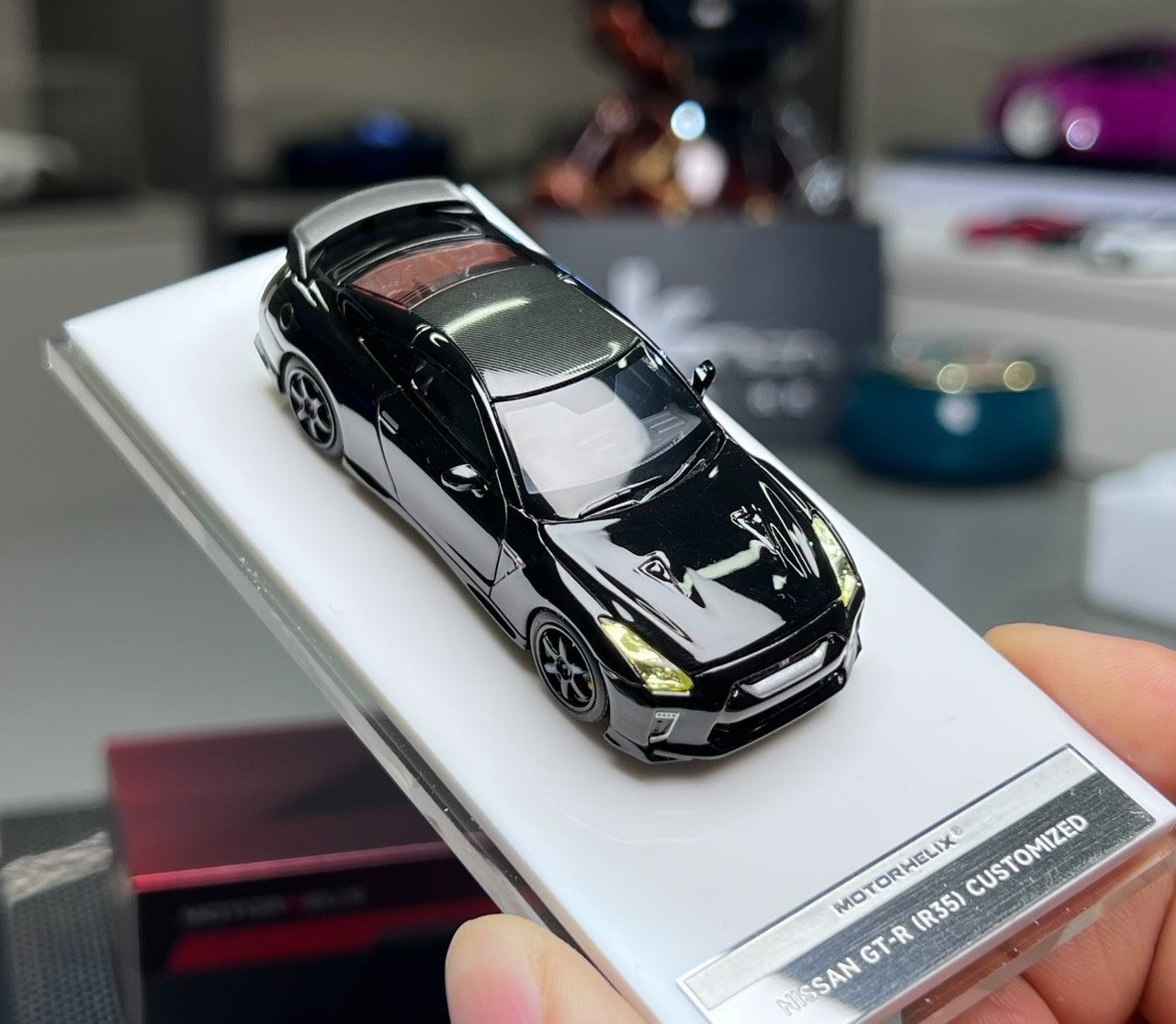 MotorHelix 1/64 Nissan GT-R R35 T-Spec Black Nismo Track Edition