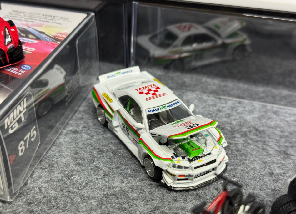 MiniGT 1/64 Nissan Skyline GT-R R34 "The Grasshopper" Tamiya Collab