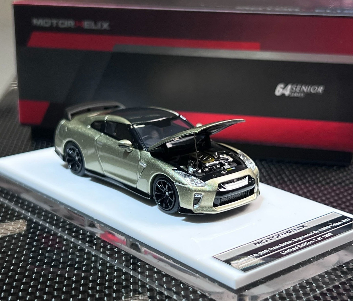 MotorHelix 1/64 Nissan GT-R R35 T-Spec Green Nismo Track Edition