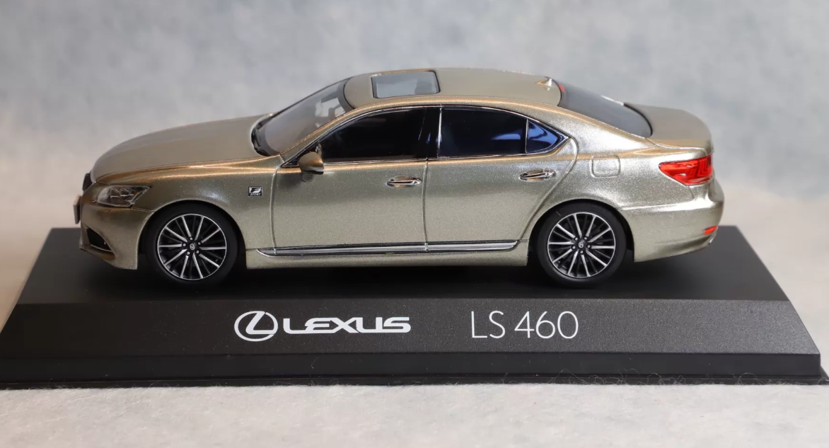 Kyosho 1/43 Lexus LS460 F Sport Champagne Gold Diecast Model