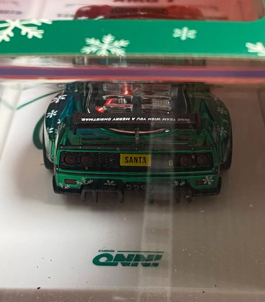 INNO64 1 64 Ferrari F40 Christmas Edition Chase Variant Diecast Model Car