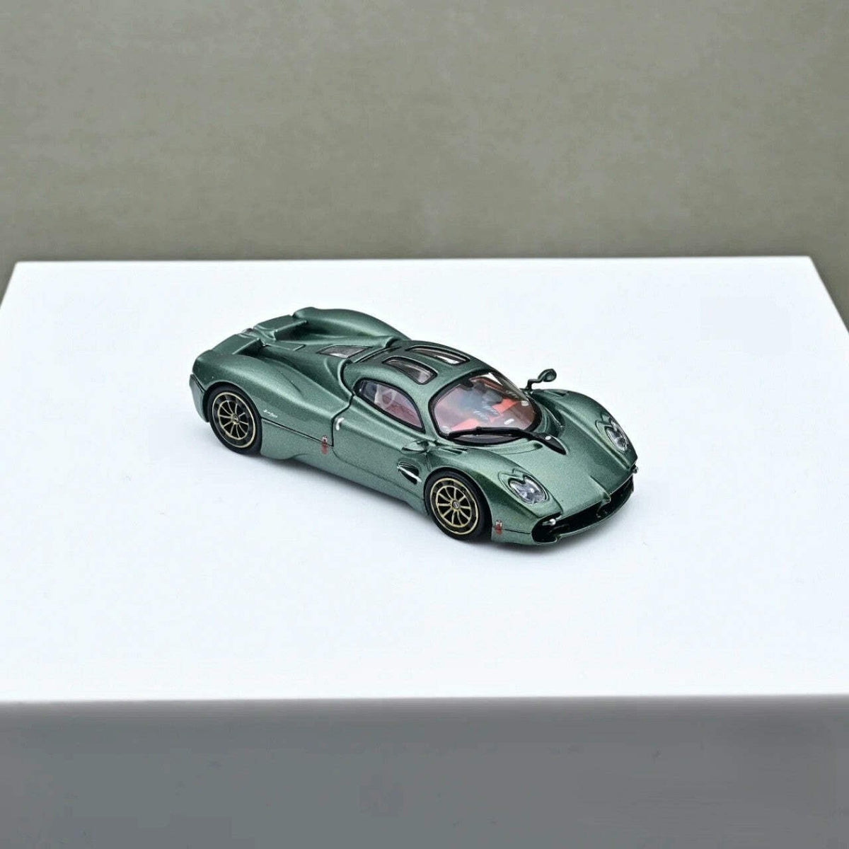 CM Model 1/64 Pagani Utopia Green Opening Engine Diecast Model Car
