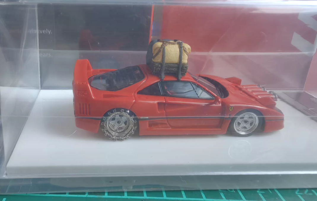 MY64 1:64 Ferrari F40 Christmas Snow Edition Red Resin Model