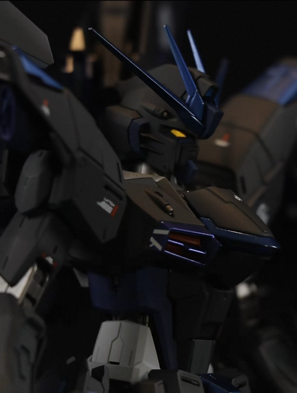 MG 1/100 Freedom Gundam Dark Blue Custom Painted Model Kit Completed