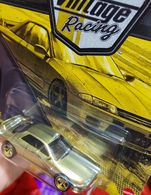 Hot Wheels Premium Nissan Skyline GT-R R32 Gold Vintage Racing 0/5
