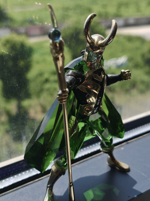 Swarovski Marvel Loki Crystal Figurine 5674467 Collectible Decoration