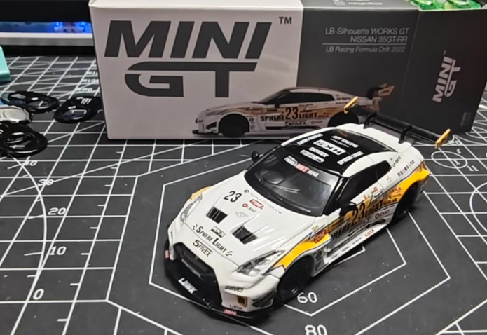 MINI GT 491 LB-Silhouette WORKS GT NISSAN 35GT-RR #23 Formula Drift 2022