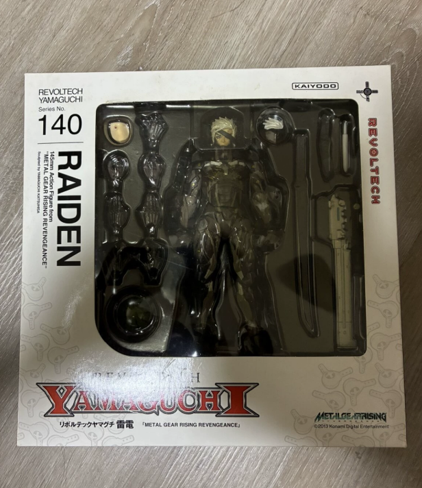 Revoltech Yamaguchi 140 Raiden Metal Gear Rising