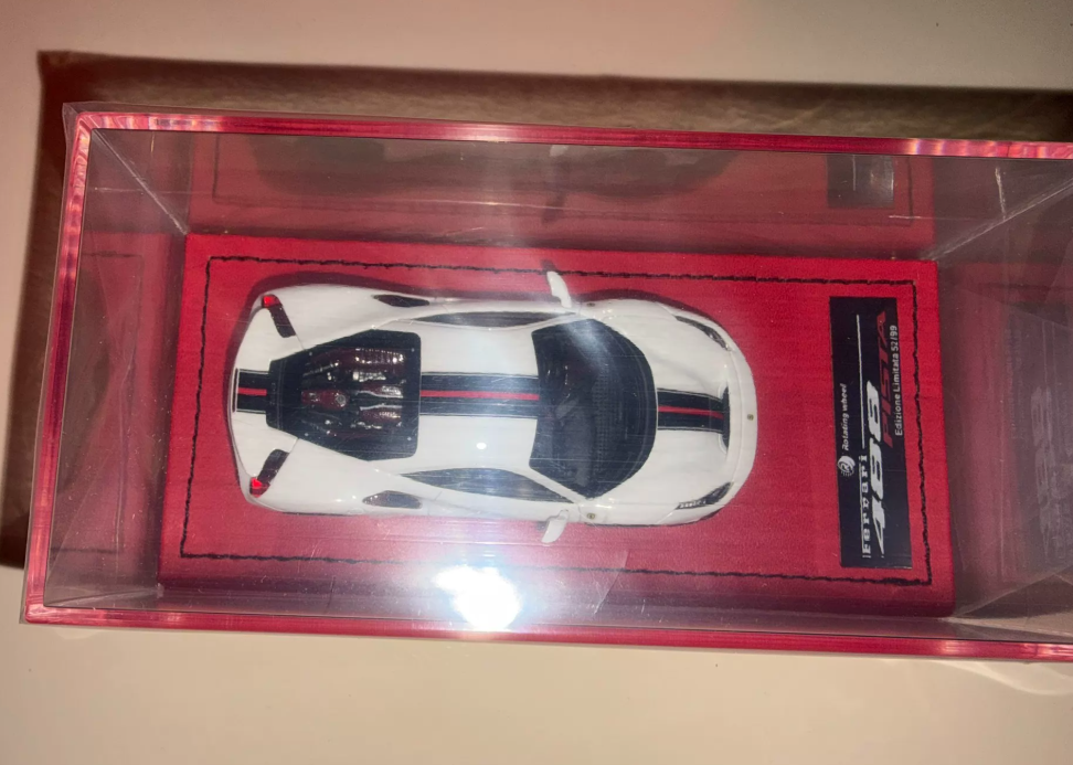 Rotating Wheel 1/64 Ferrari 488 Pista White Black Red Limited Thirty