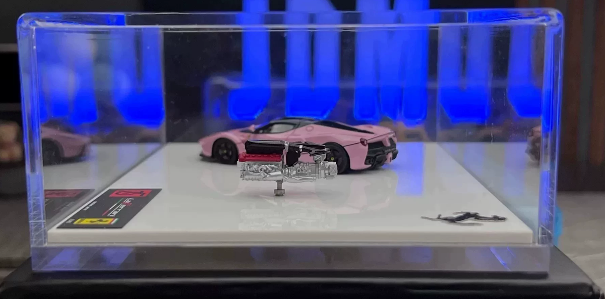 DMH 1/64 Ferrari LaFerrari Deluxe Pink Edition