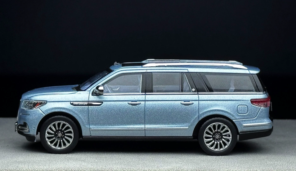 WTX 1/64 2022 Lincoln Navigator LWB Alloy Model A-Light Ice Blue