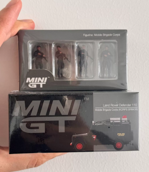 MINI GT 522 Land Rover Defender 110 Mobile Brigade Corps 1/64