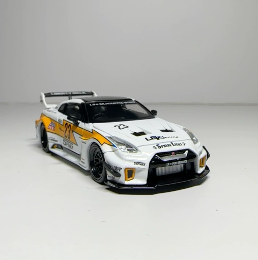 MINI GT 528 LB-Silhouette WORKS GT NISSAN 35GT-RR LB Racing