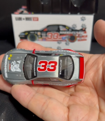Kaido House MiniGT 1/64 Nissan Skyline GT-R R33 Black Kaido Cat Silver Chase