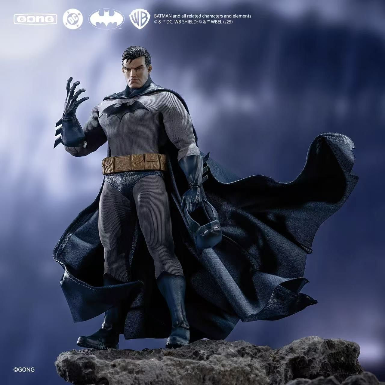 Batman HUSH 1/12 Action Figure Bruce Wayne DC WB Licensed w/ Accessories