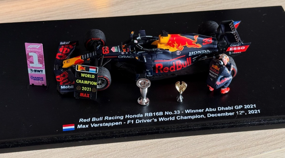 Spark 1:43 Red Bull RB16B Verstappen 2021 Abu Dhabi Winner Champion