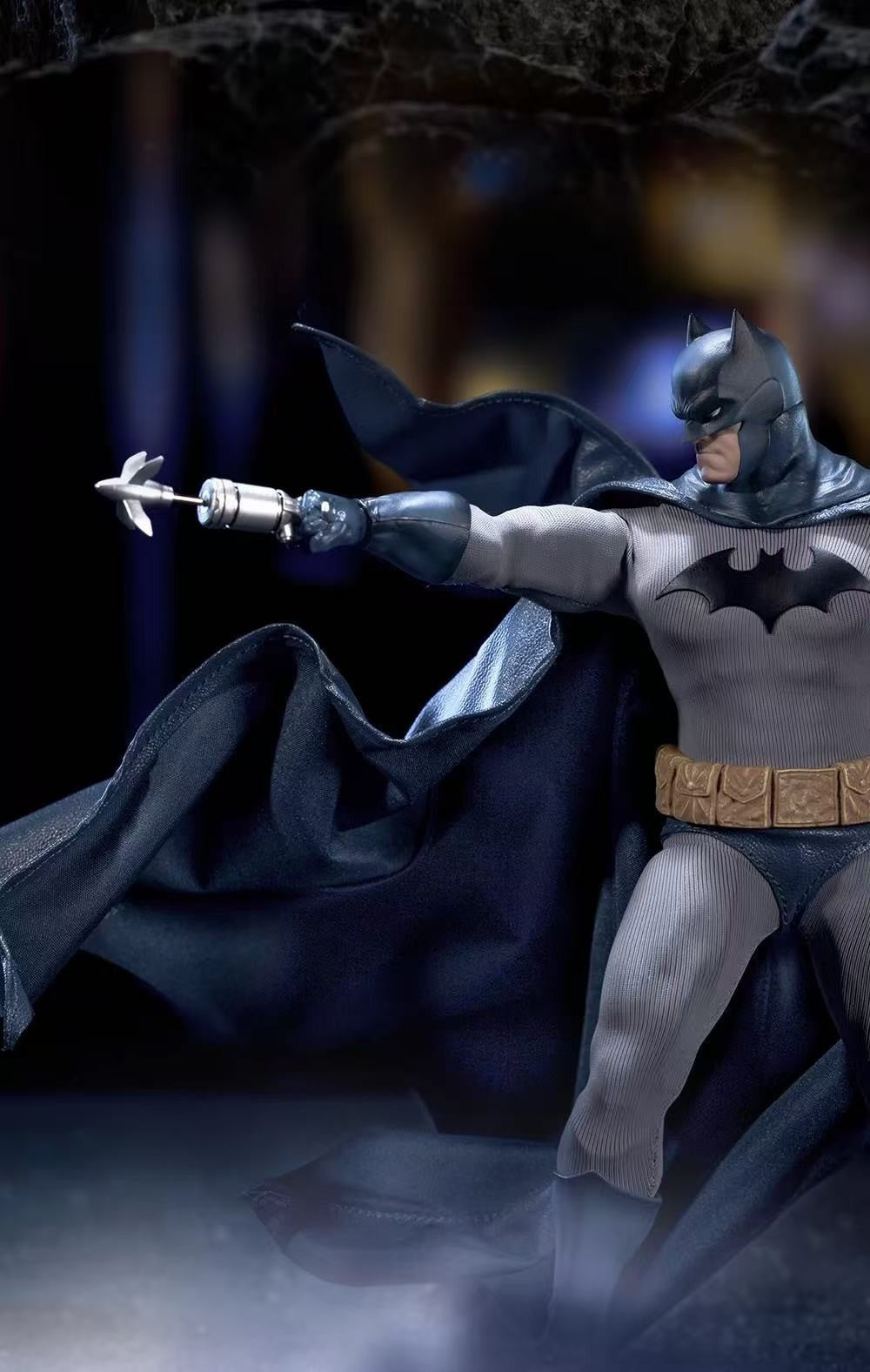 Batman HUSH 1/12 Action Figure Bruce Wayne DC WB Licensed w/ Accessories