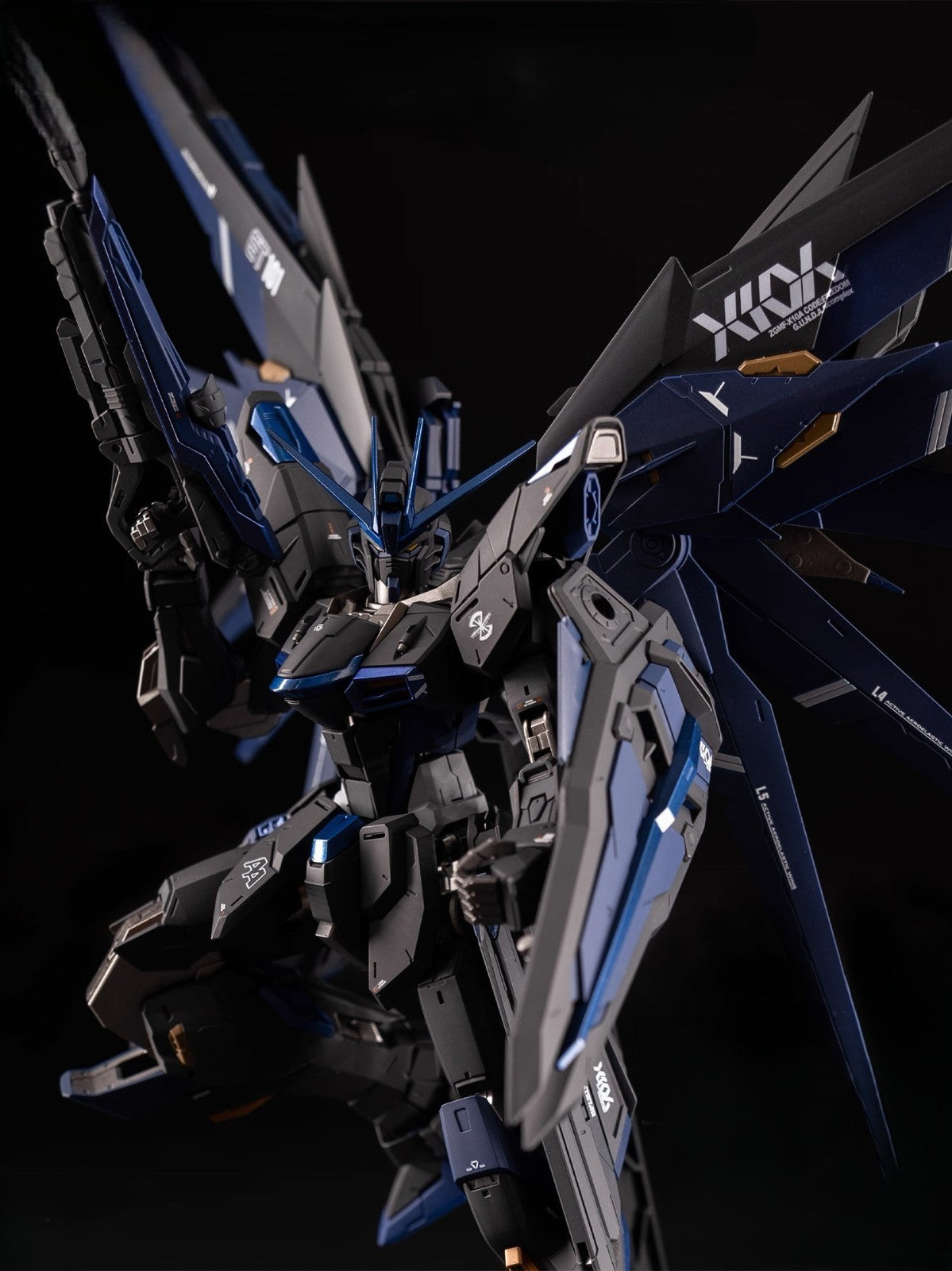 MG 1/100 Freedom Gundam Dark Blue Custom Painted Model Kit Completed