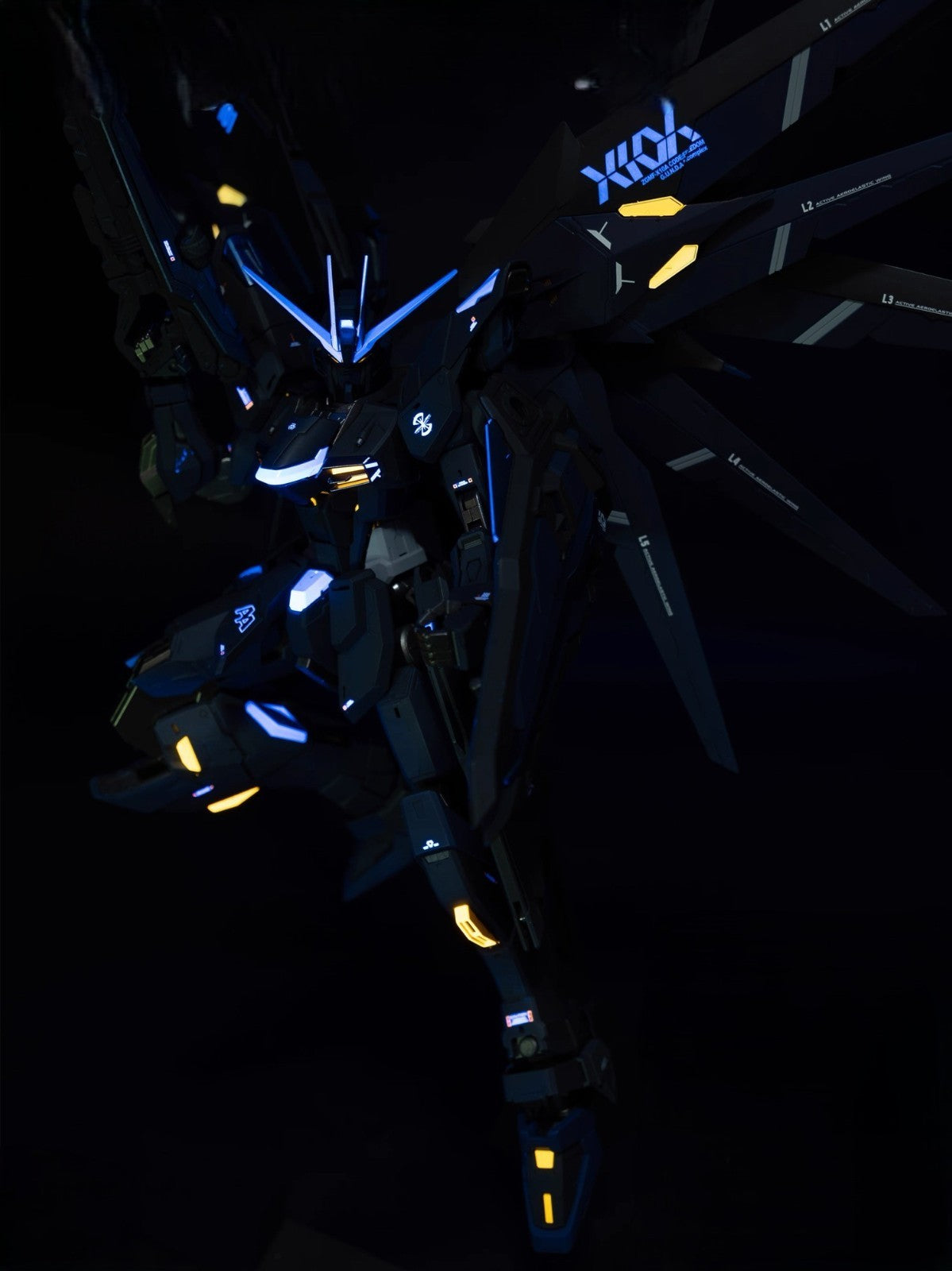MG 1/100 Freedom Gundam Dark Blue Custom Painted Model Kit Completed