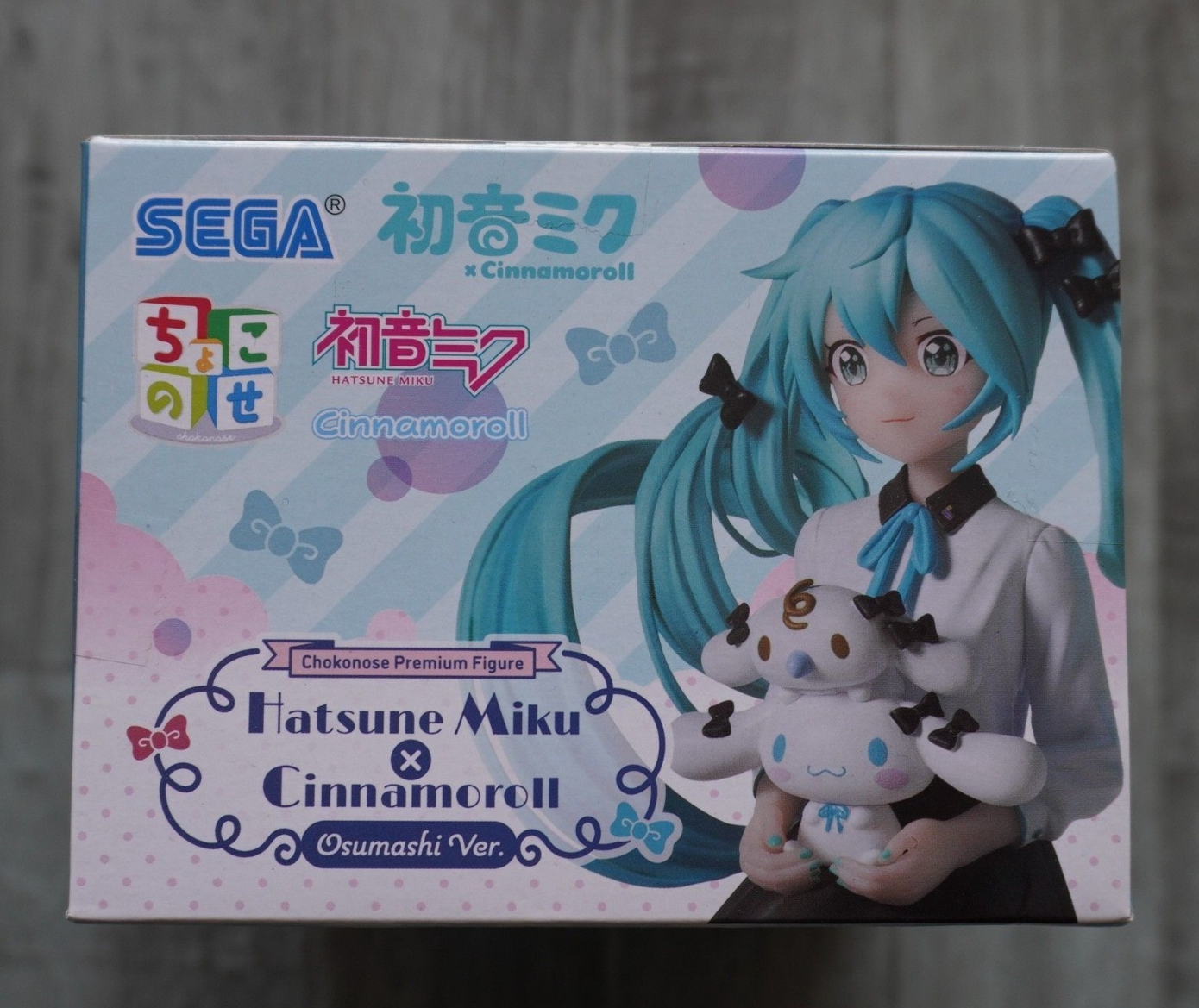 SEGA Chokonose Premium Figure – Hatsune Miku × Cinnamoroll Osumashi Ver.
