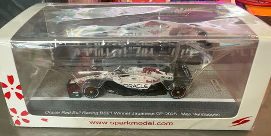 Spark 1/64 Red Bull RB21 Verstappen Japanese GP Winner Suzuka