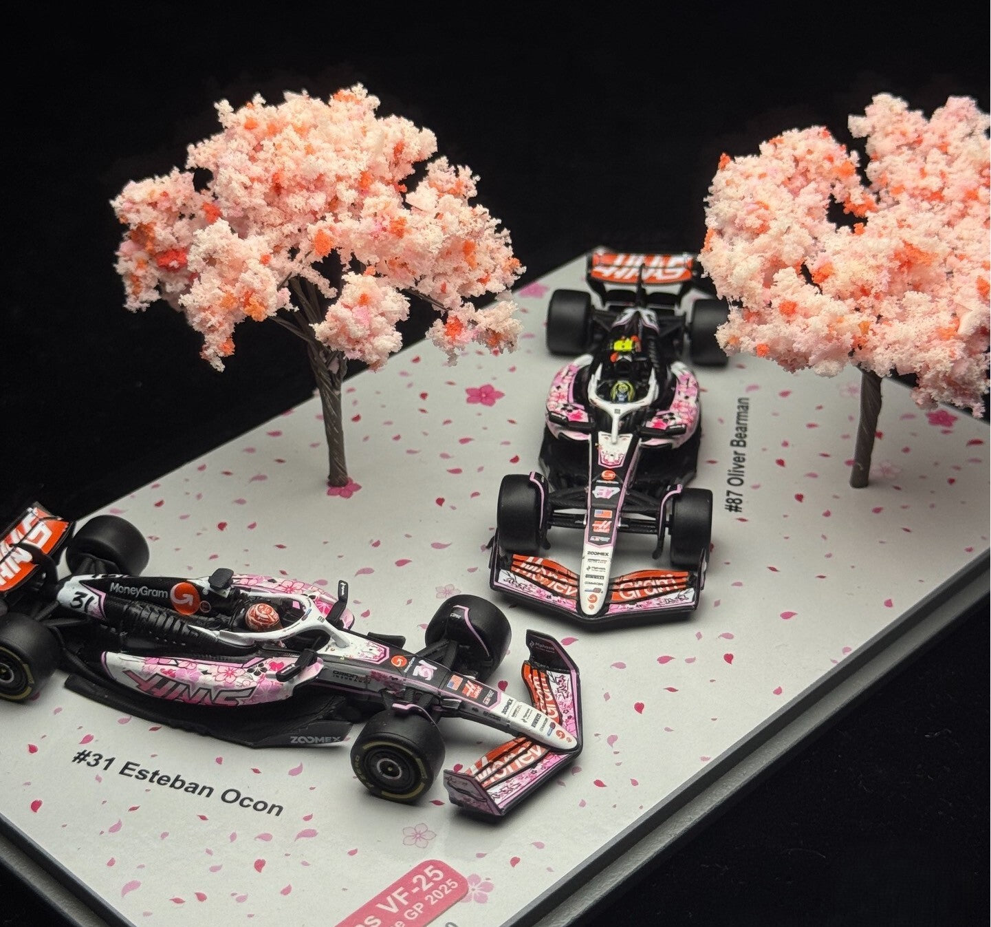 SPARK 1/64 Haas F1 Sakura Twin Set HEC Beijing Exclusive Limited 500